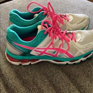 Women’s running shoes